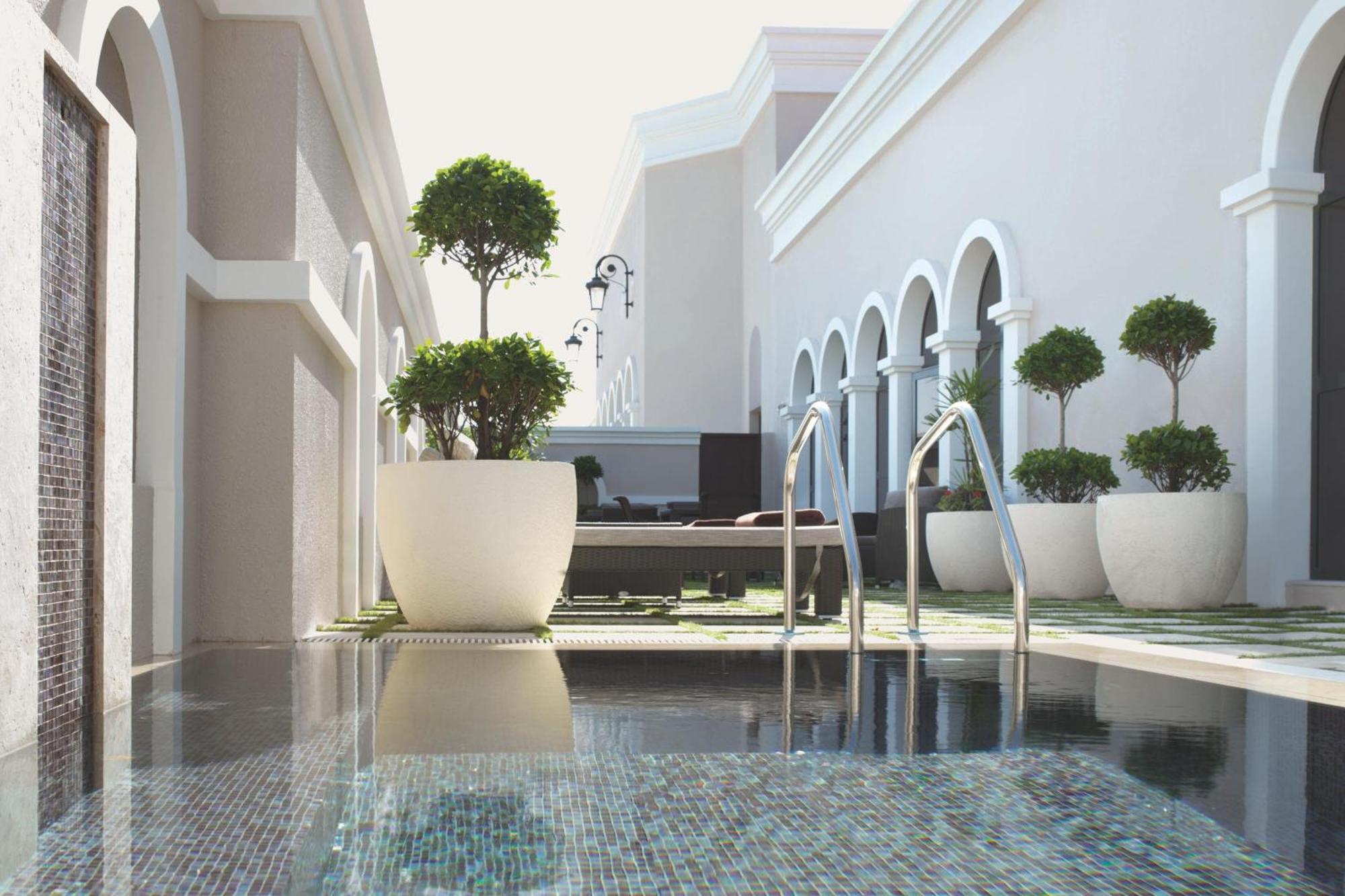 The Ritz-Carlton Abu Dhabi, Grand Canal Extérieur photo